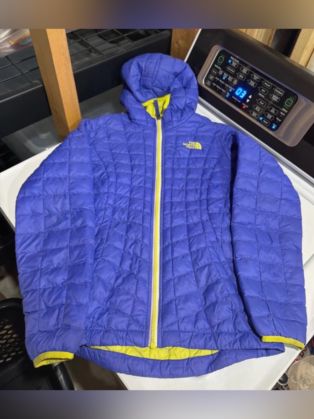 The North Face Girls thermoball Puffer Jacket size 10/12 *stains